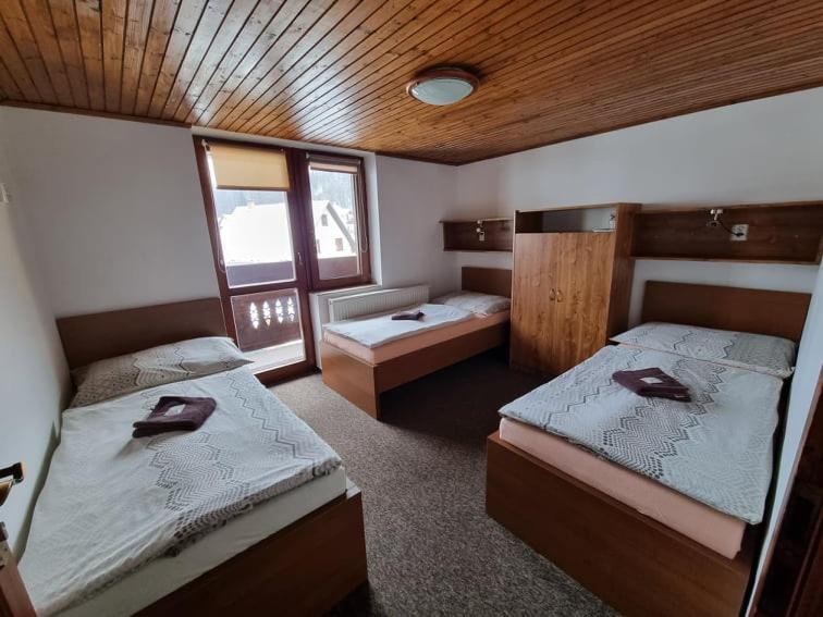Posteľ alebo postele v izbe v ubytovaní Penzion Goral