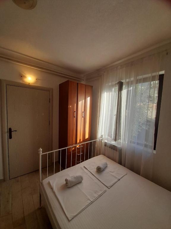 Postel nebo postele na pokoji v ubytování Apartments Niković