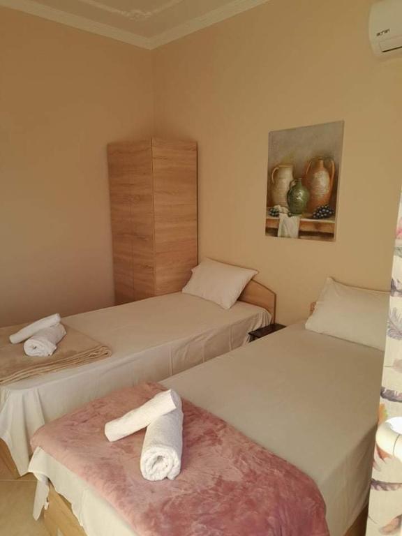A bed or beds in a room at Ammos Apartments