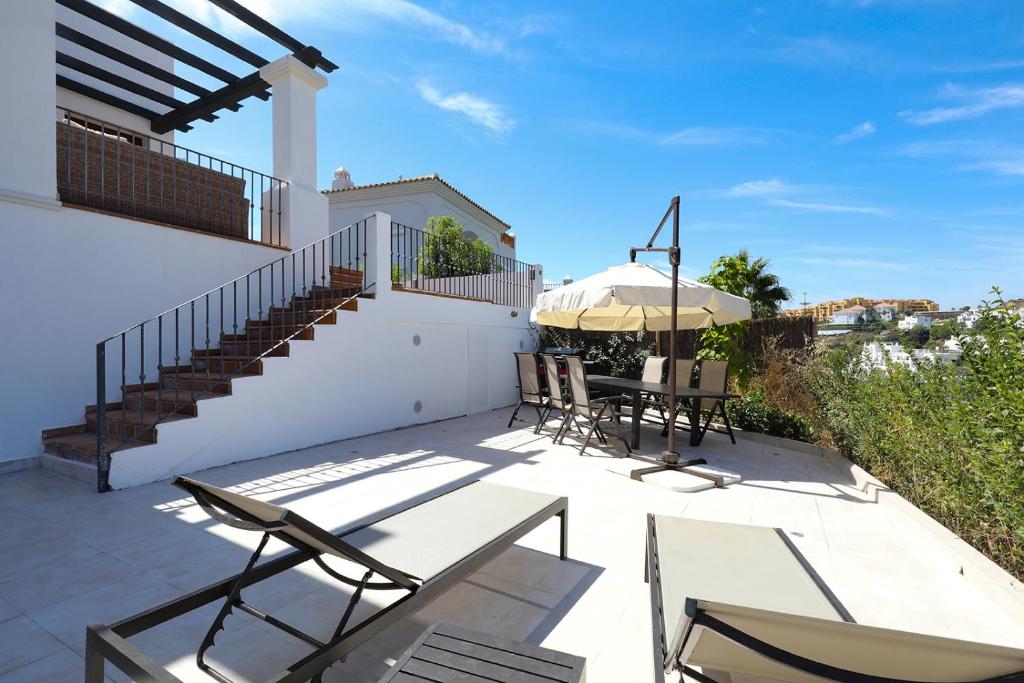 Modern 4 bedroom Villa with private pool and games room in Estepona, Malaga  (Sleeps 10), Estepona – Updated 2022 Prices
