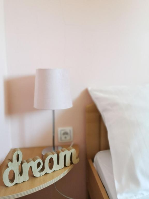 Posteľ alebo postele v izbe v ubytovaní Apartment Alena 1 i 2