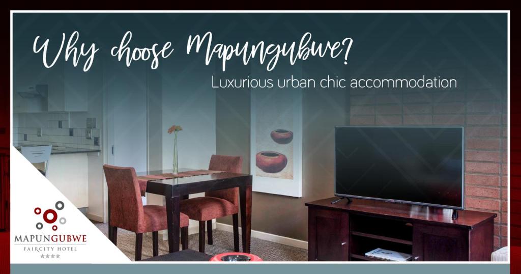 uma sala de estar com uma mesa e uma televisão em 201Mapungubwe Hotel Apartments - Home Away from Home em Joanesburgo