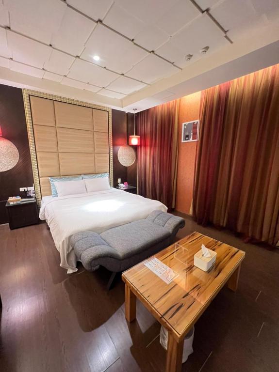 Postel nebo postele na pokoji v ubytování Her Home Spa Motel Douliu