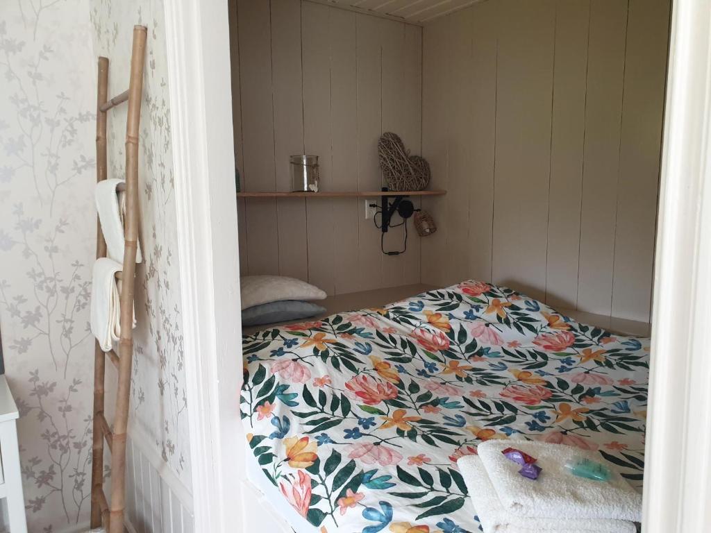 Postel nebo postele na pokoji v ubytování B&B Piebengastate Welsrijp