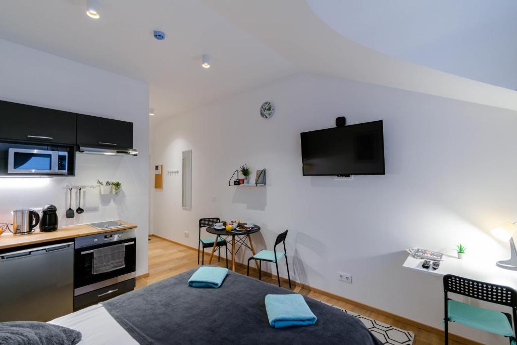 Kuchyň nebo kuchyňský kout v ubytování Apartments24 Spordi