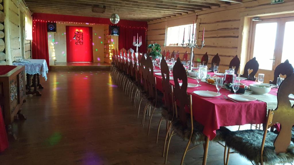 Restaurace v ubytování Õuna Puhketalu