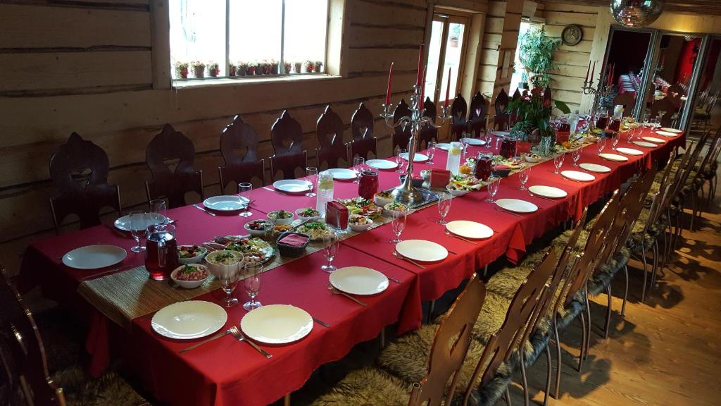 Restaurace v ubytování Õuna Puhketalu