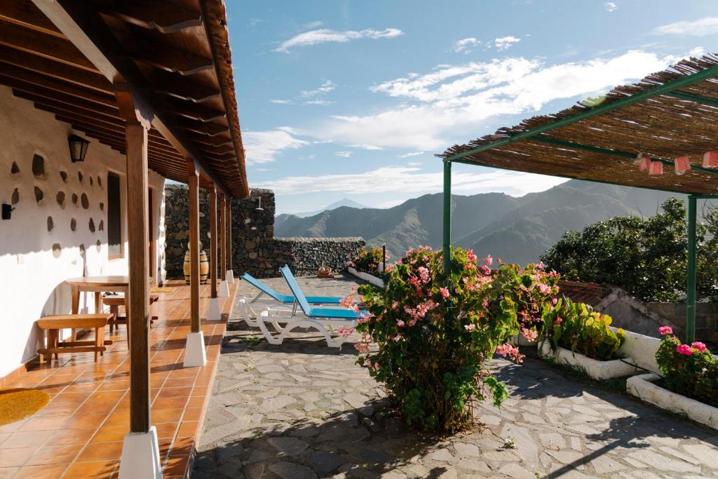 a house with a patio with a view of mountains at Casa Rural Los Chicos Hermigua in Hermigua