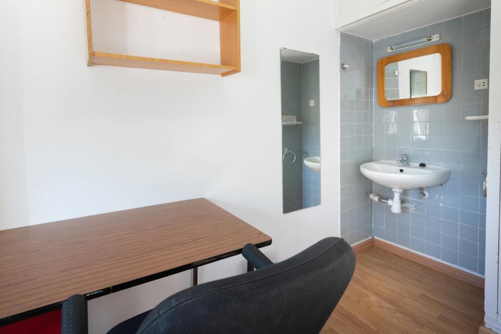 RESIDENZA - Single Room With Shared Bathroom