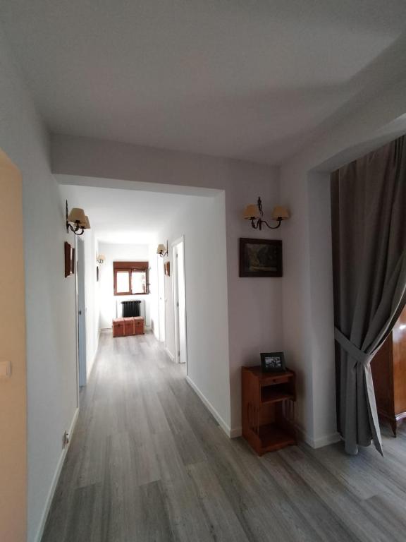 Televízia a/alebo spoločenská miestnosť v ubytovaní Puerta Laguna - Casa con parcela