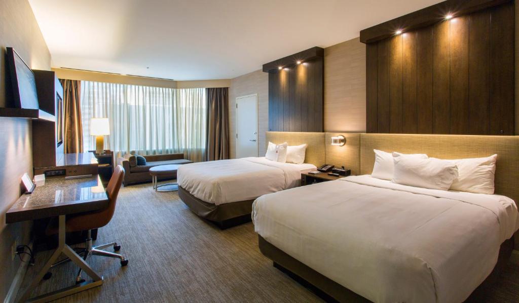 Hyatt Centric Chicago Magnificent Mile - Queen Room With Two Queen Beds And Accessible Shower - Disability Access