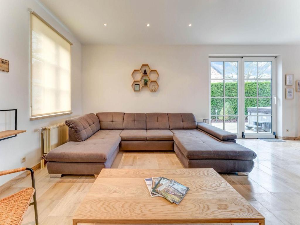 Sauna Retreat in Heers Holiday Home - Casa De Vacaciones De Tres Habitaciones
