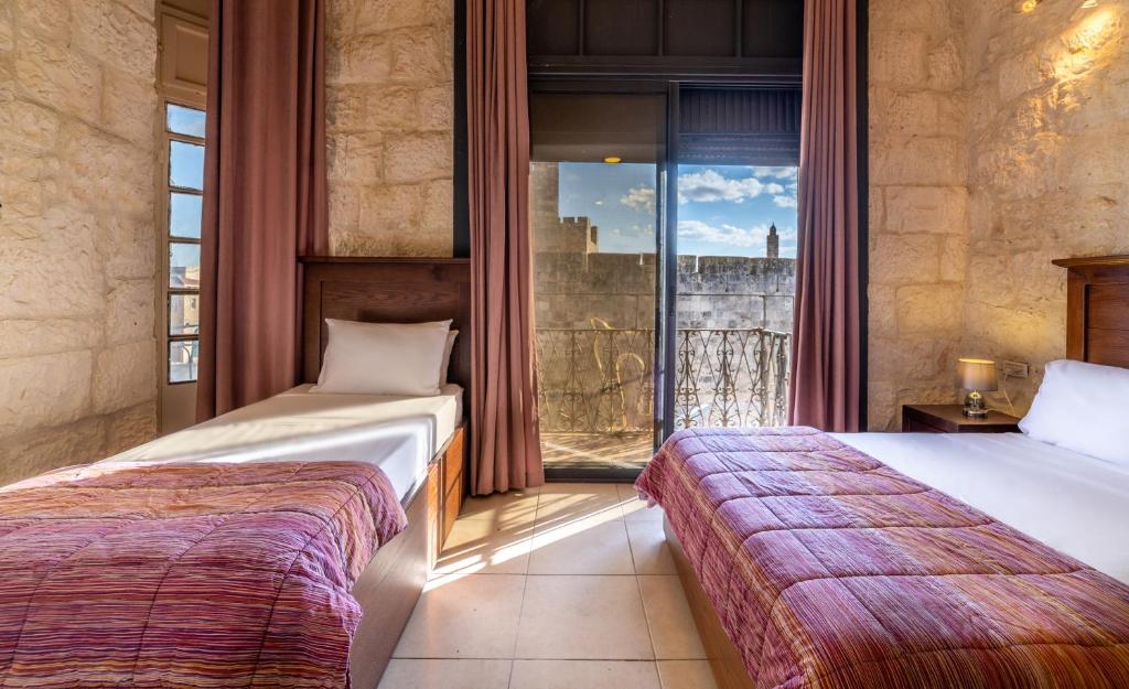 Postel nebo postele na pokoji v ubytování New Imperial Hotel