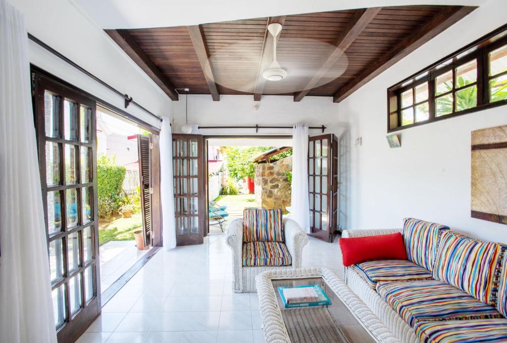 Area soggiorno di Colibri Beach Villas