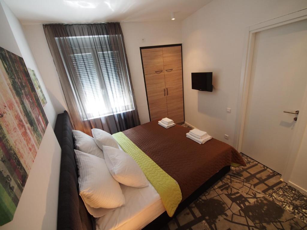 Decanska Apartments - One-Bedroom Apartment - A301