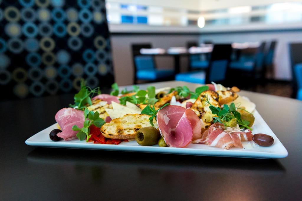 The Grand Winnipeg Airport Hotel by Lakeview - Resim 24