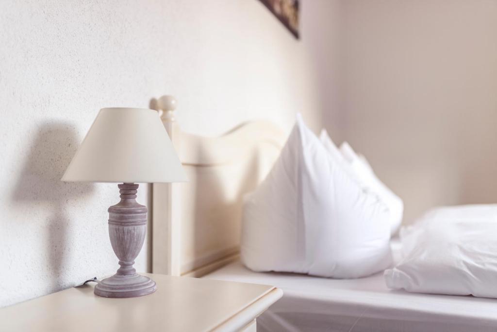 Postel nebo postele na pokoji v ubytování Hotel Roma