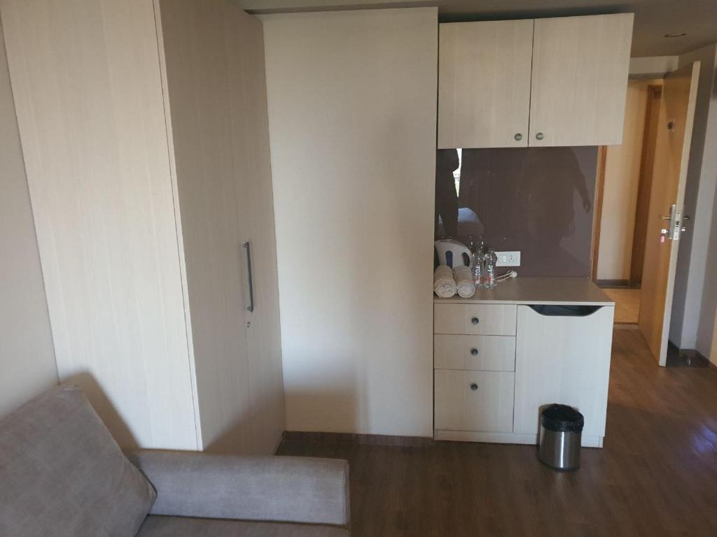 Kuchyň nebo kuchyňský kout v ubytování Weekend Address Managed By P.C Homes
