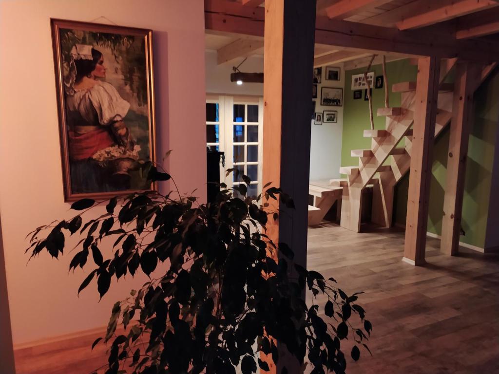 a plant in a room with a painting on the wall at Chata pod Świnią Górą * in Bliżyn