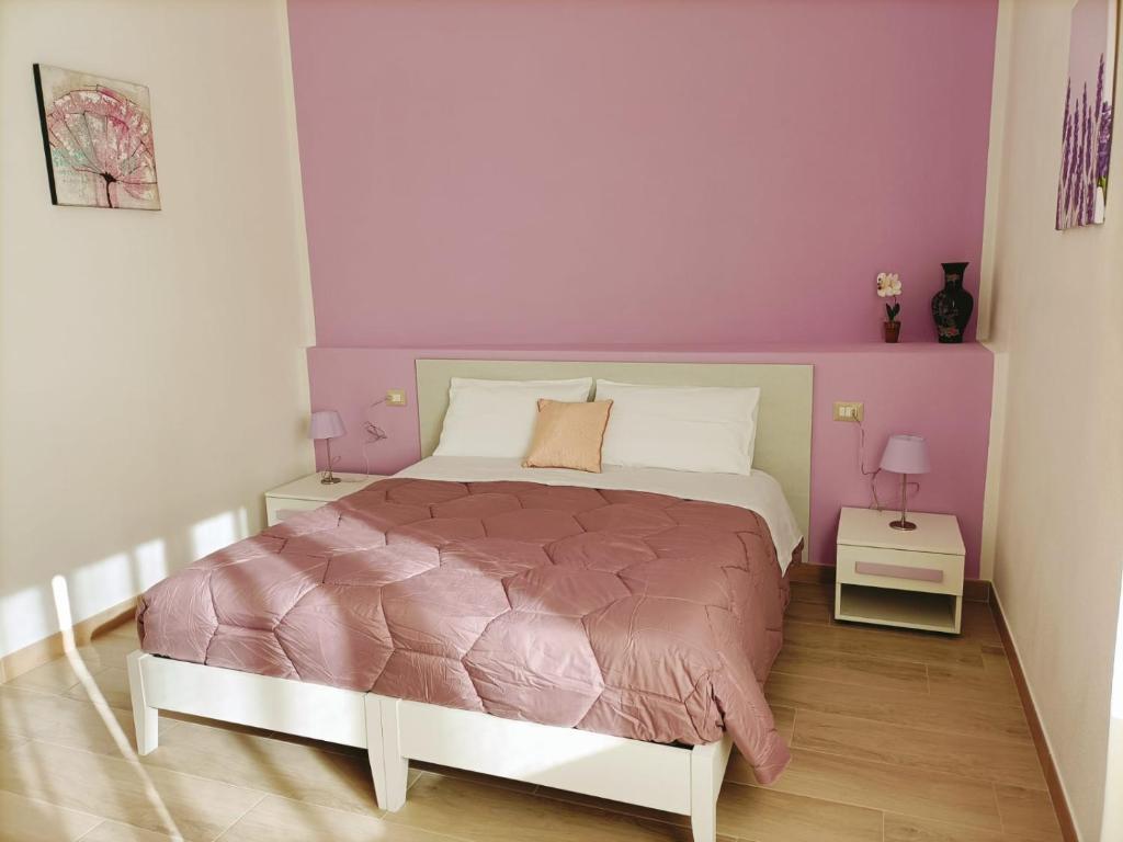 A bed or beds in a room at Sa Banita affittacamere