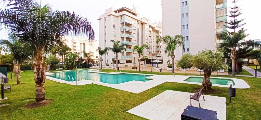 Urbanización con Piscina y Parking en la Playa, Málaga ...