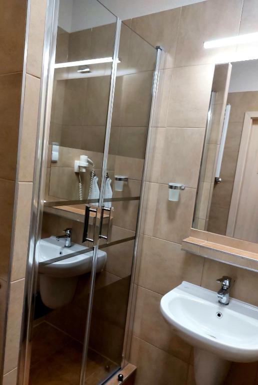 Villa Astra - Apartments & Restaurant - 13