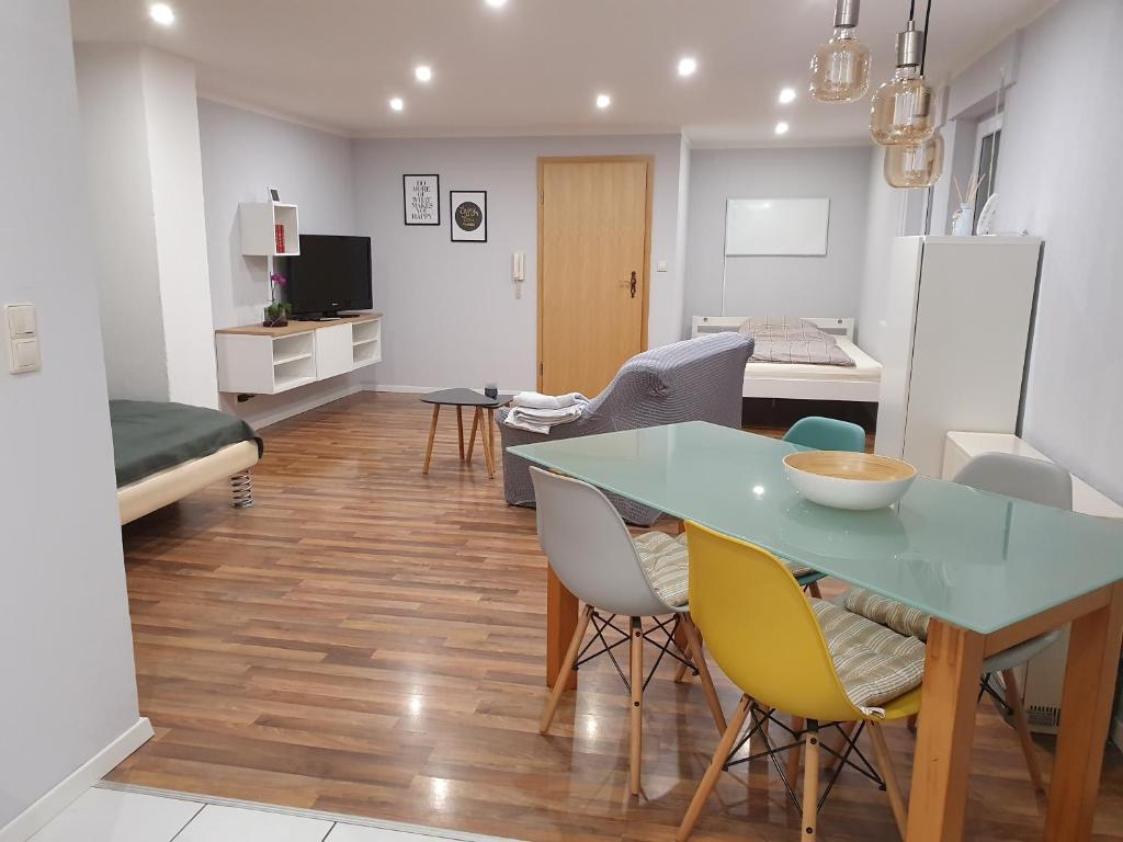 a kitchen and living room with a table and chairs at Ferienwohnung Haiber - Remseck in Remseck am Neckar