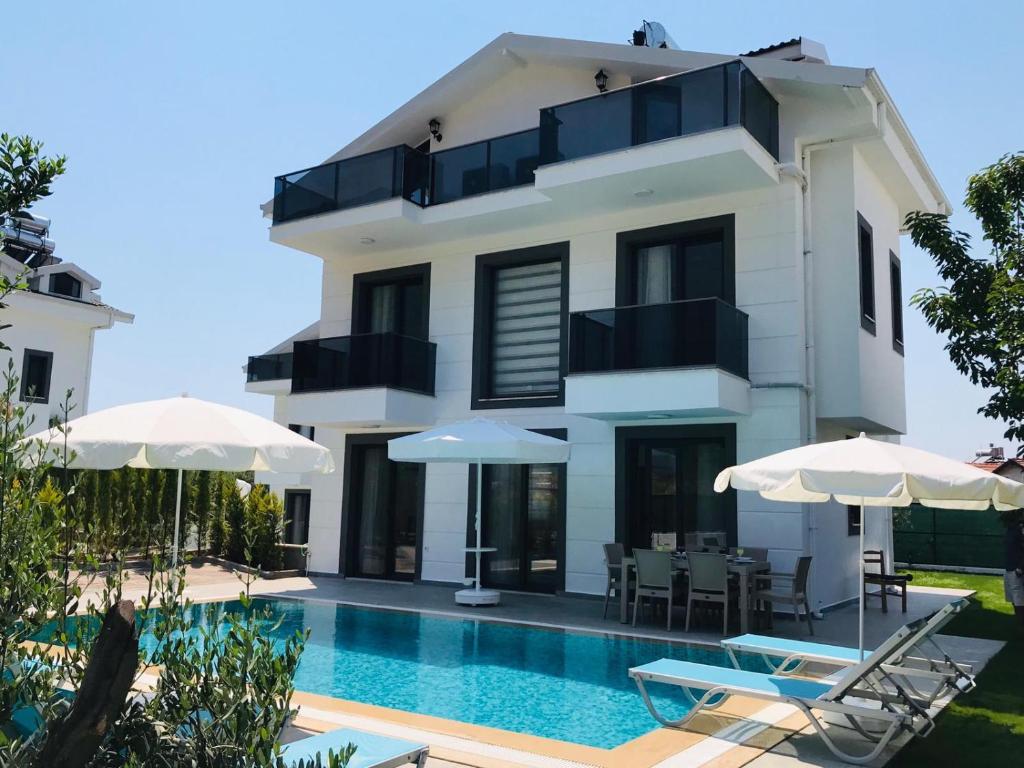 Modern newly built 4 bedroom villa with pool and garden in Central Hisaronu