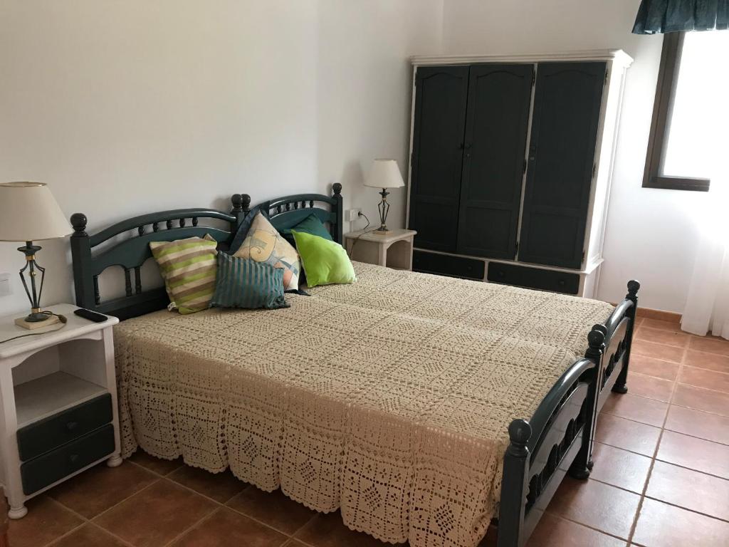 A bed or beds in a room at casaenos