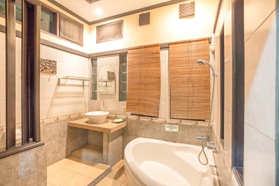 Koupelna v ubytování Grand Sehati & Spa, Ubud
