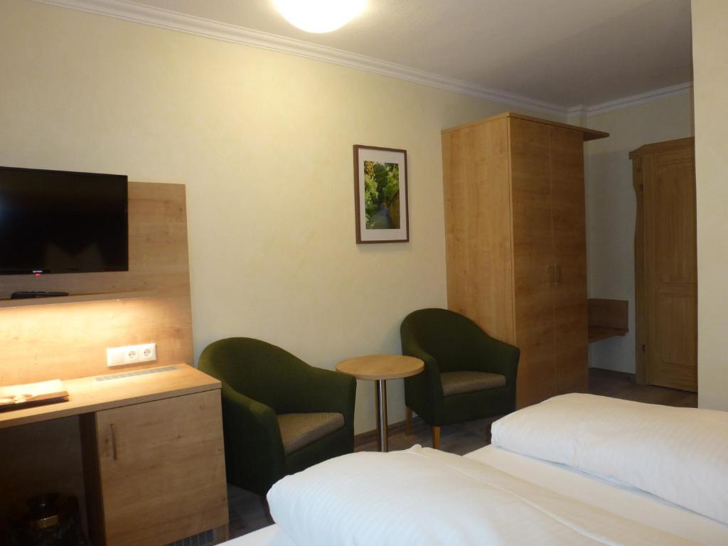 Postel nebo postele na pokoji v ubytování Gasthof Hotel Reif