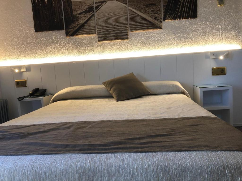 Postel nebo postele na pokoji v ubytování Hotel Claramar