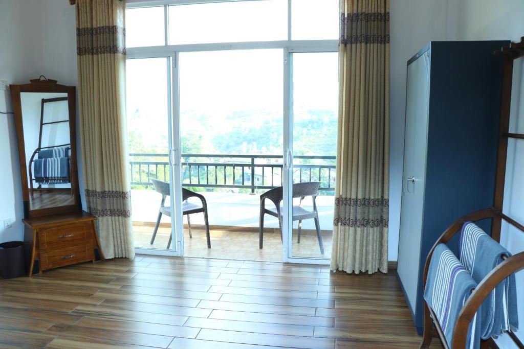 White House Bungalow Hatton - 14