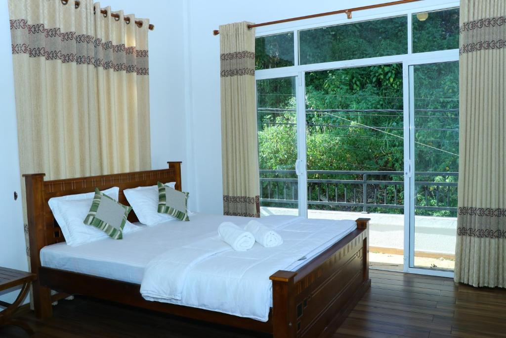 White House Bungalow Hatton - 2