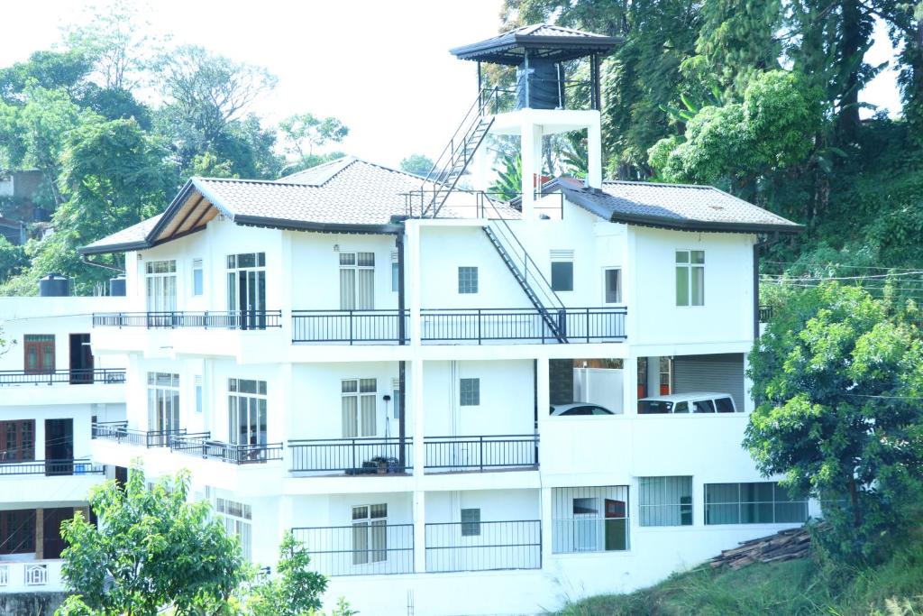 White House Bungalow Hatton - 17