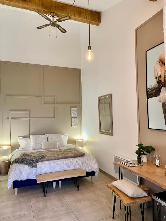 Postel nebo postele na pokoji v ubytování Chez Brunet chambres d'hôtes et gîte
