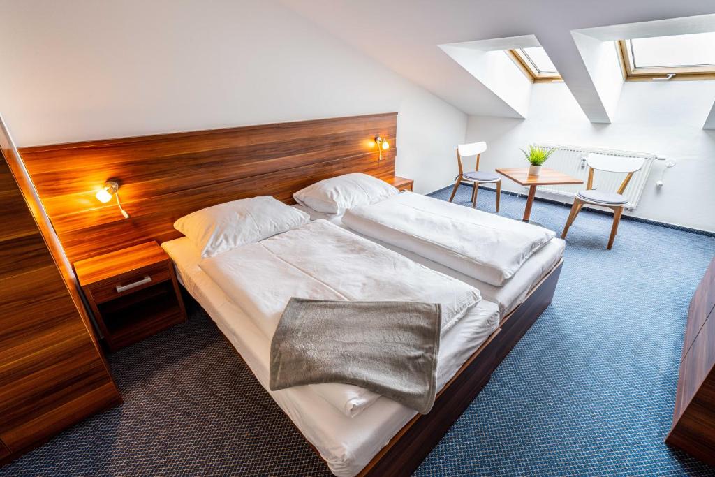 Postel nebo postele na pokoji v ubytování WELLNESS HOTEL FRYMBURK APARTMAN 502C