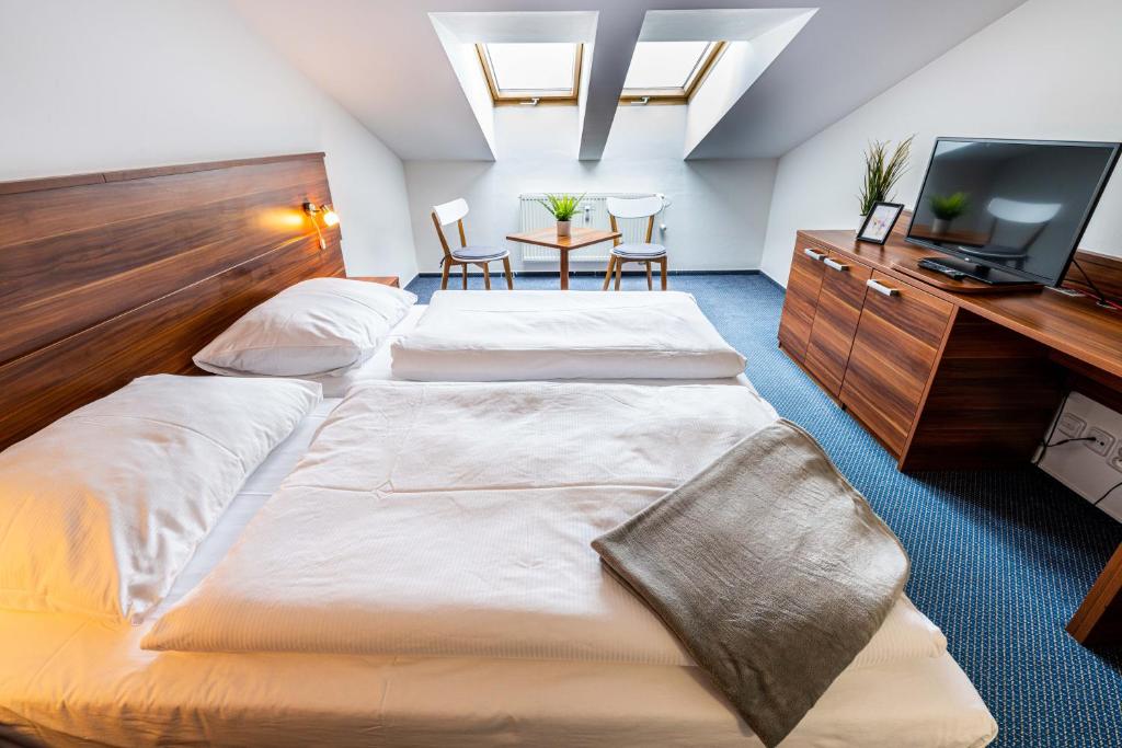 Posteľ alebo postele v izbe v ubytovaní WELLNESS HOTEL FRYMBURK APARTMAN 502C
