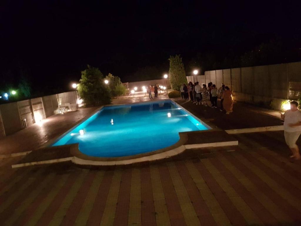 Bazén v ubytování ADMAR Rooms & Restaurant nebo v jeho okolí