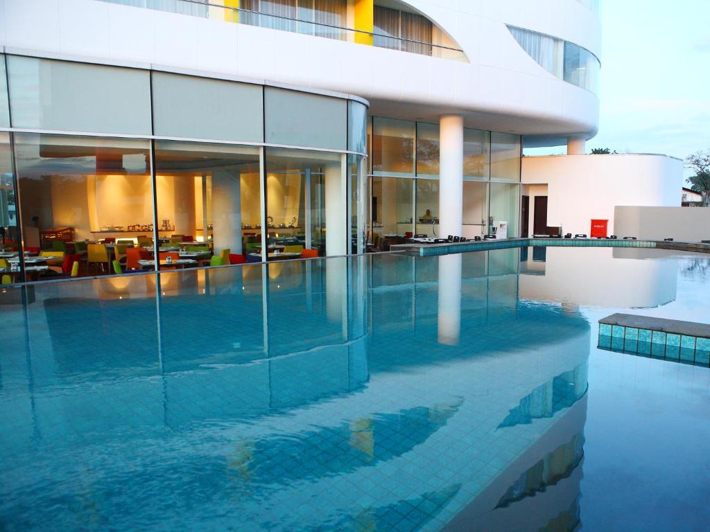 Piscina di Sensa Hotel Bandung o nelle vicinanze