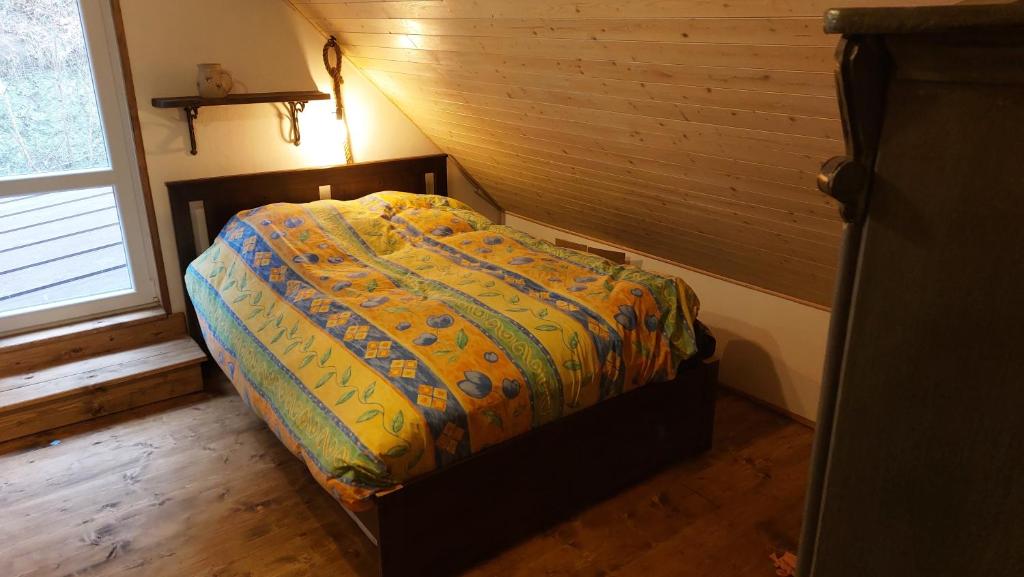 Postel nebo postele na pokoji v ubytování Hlučov Lesní Chalupa