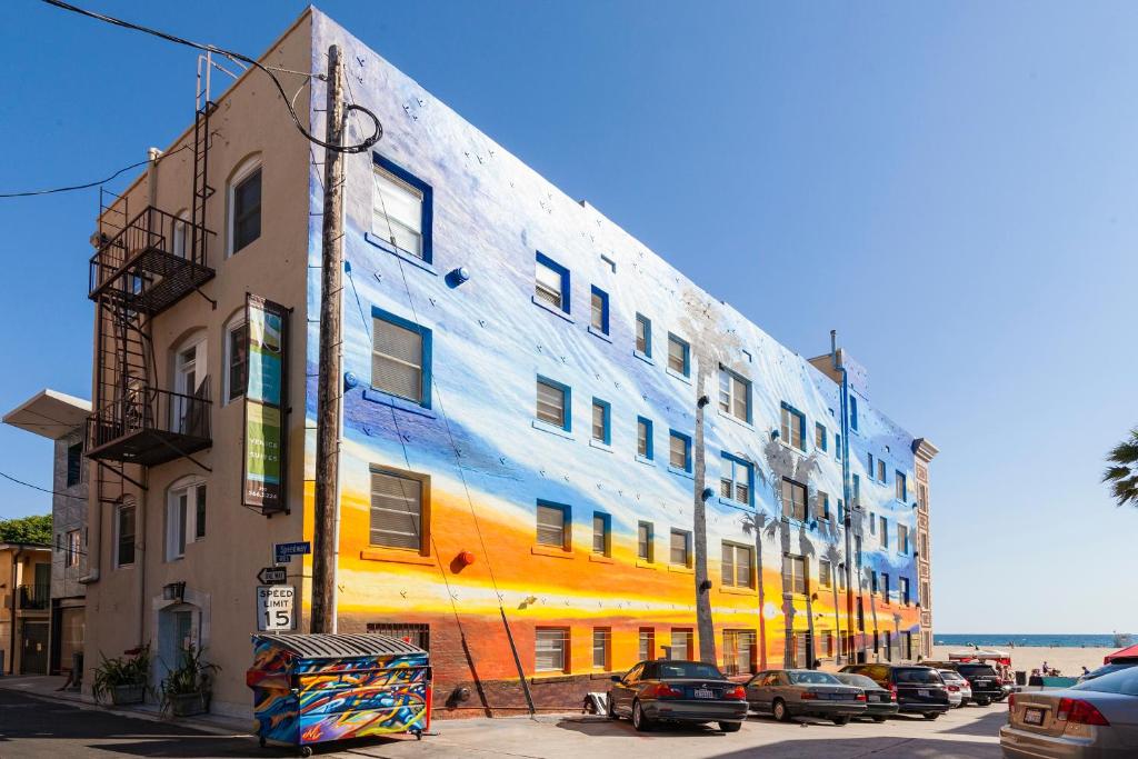 a building on a street with cars parked in front of it at Venice Suites in Los Angeles