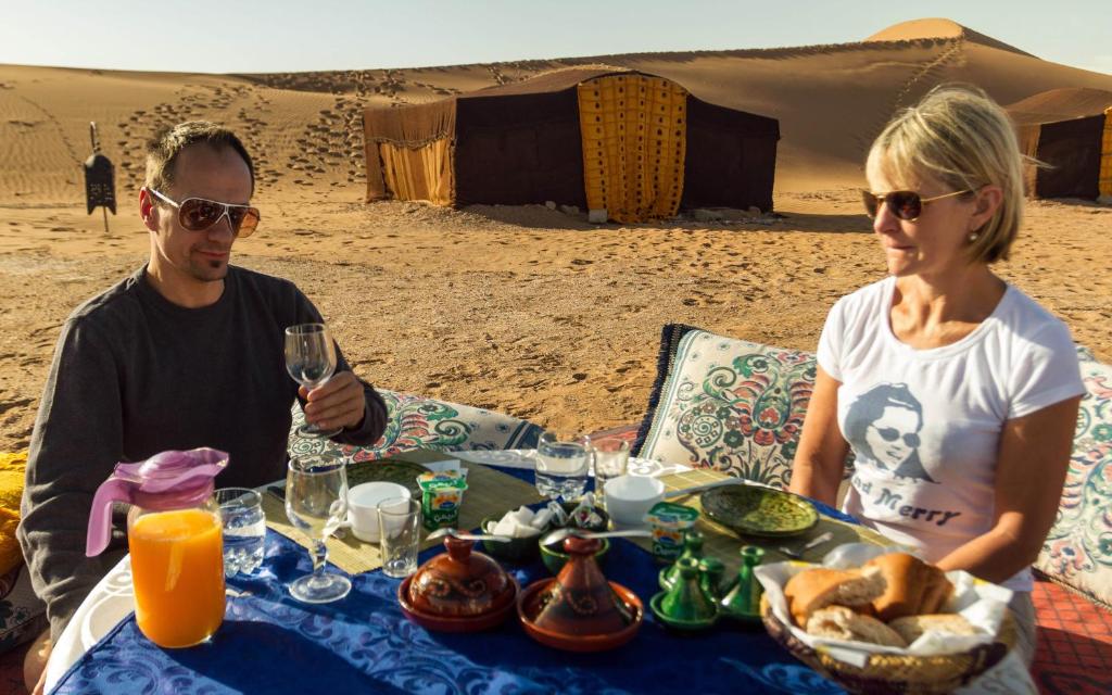 Ospiti di Atta Desert Camp
