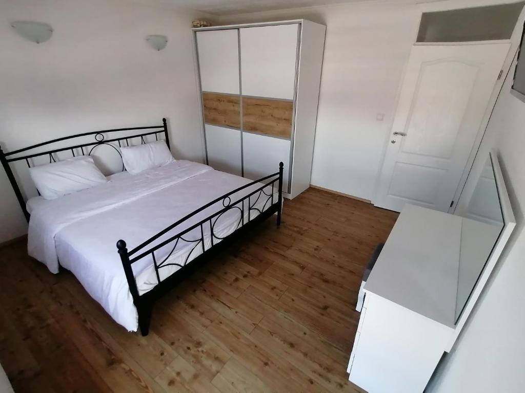 Postel nebo postele na pokoji v ubytování Rooms Delux Sarajevo