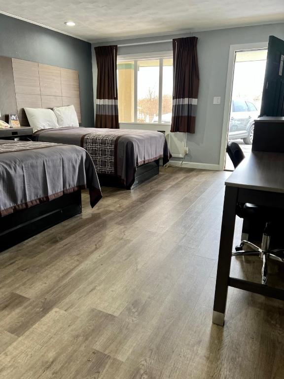 Knights Inn Madison Heights - Double Room - Non-Smoking