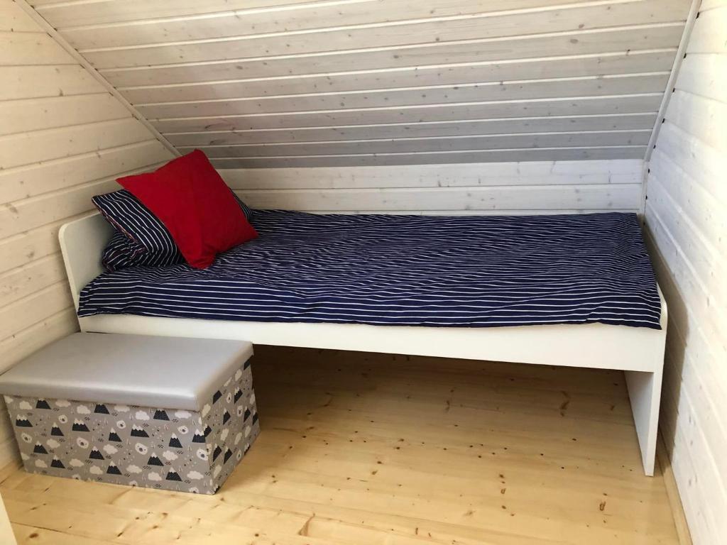 Postel nebo postele na pokoji v ubytování Domki Kapitańskie z prywatnym polem do gry w Mini Golf
