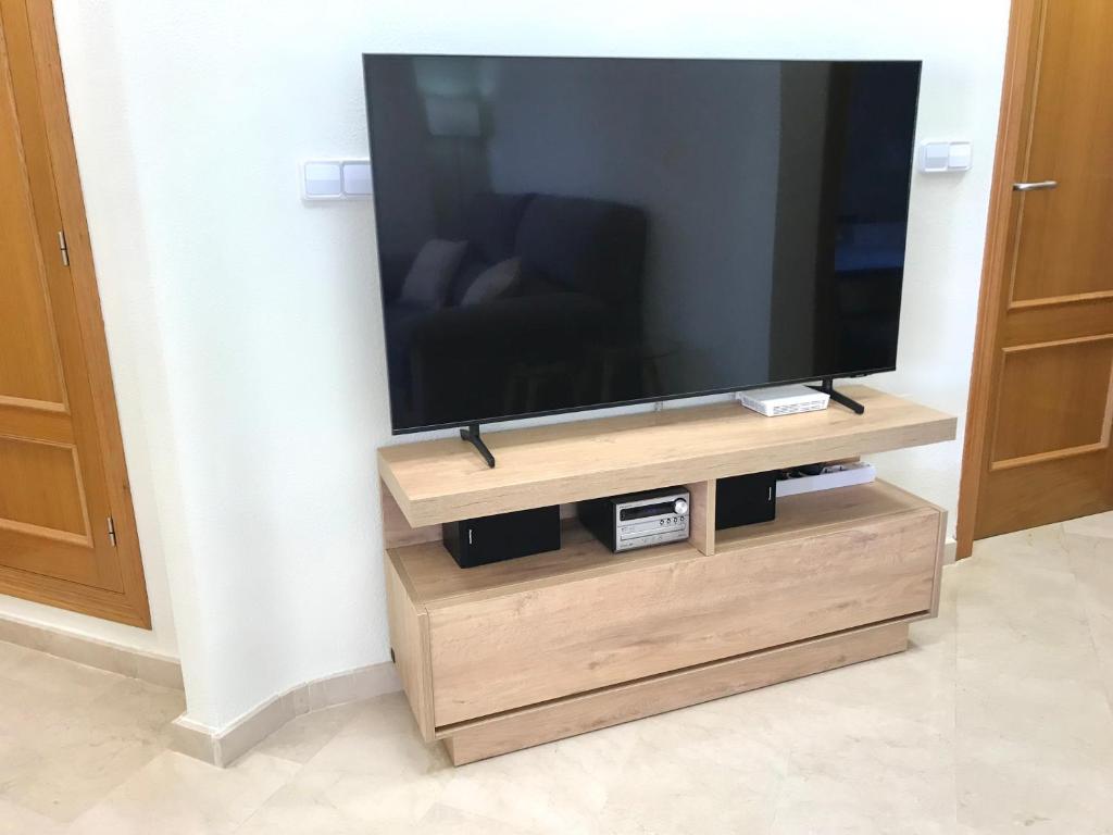 TV a/nebo společenská místnost v ubytování ÁTICO - Playa Paraíso - Cabo de Palos - La Manga - Vivienda Vacacional MU3896