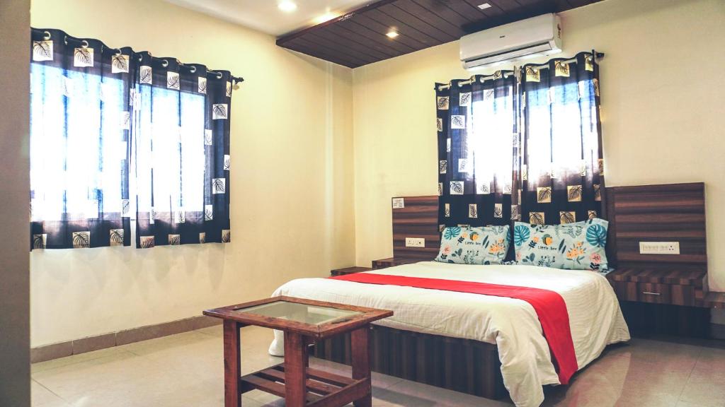 Posteľ alebo postele v izbe v ubytovaní Happy Stay, Panchgani