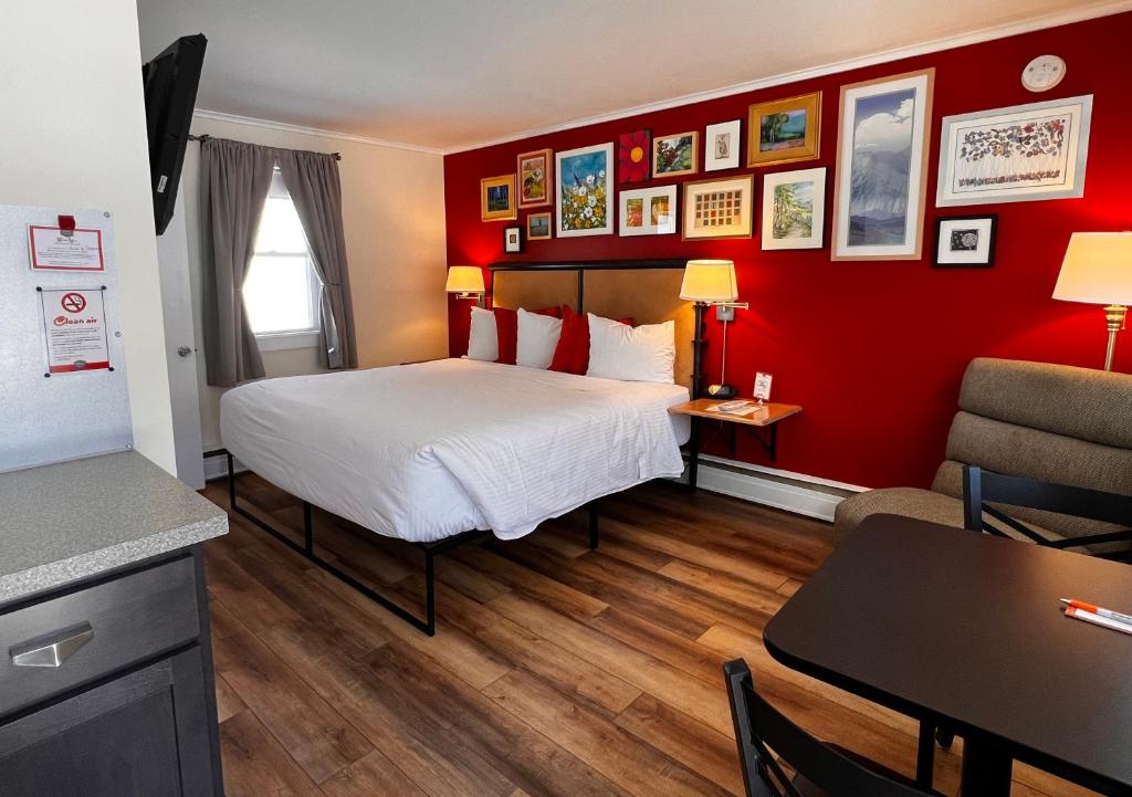 Postel nebo postele na pokoji v ubytování Sleep Woodstock Motel