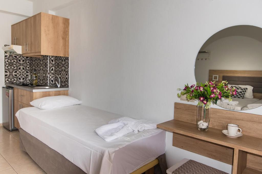 Postel nebo postele na pokoji v ubytování Vagelis Apartments Malia